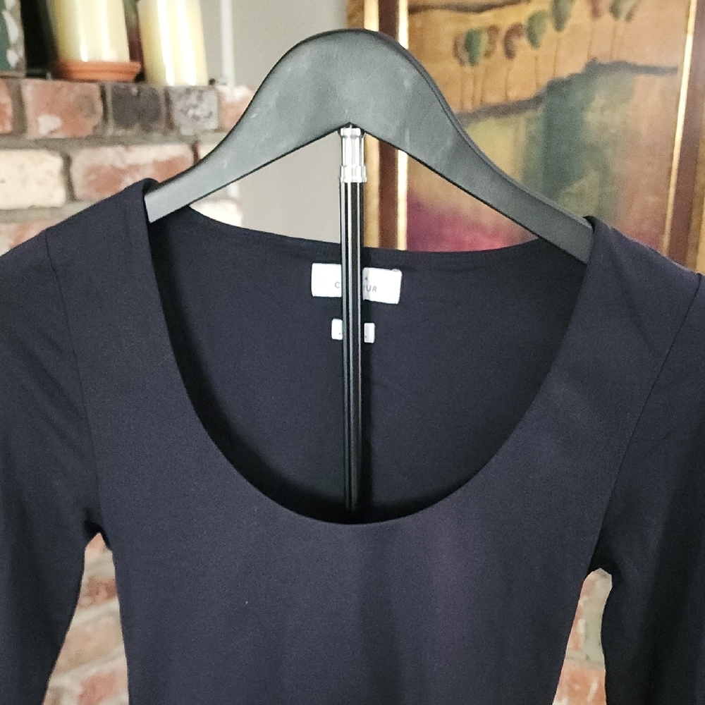 Babaton Black Scoop Neck Long Sleeve Cropped Top - Picture 3 of 12